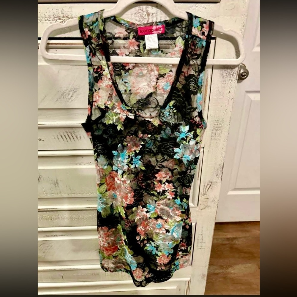 Floral Lace Sleeveless Top